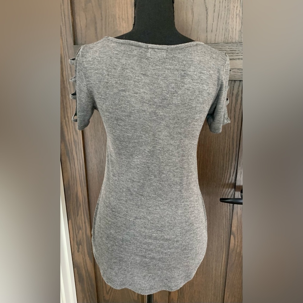 Small gray top - Picture 3 of 5